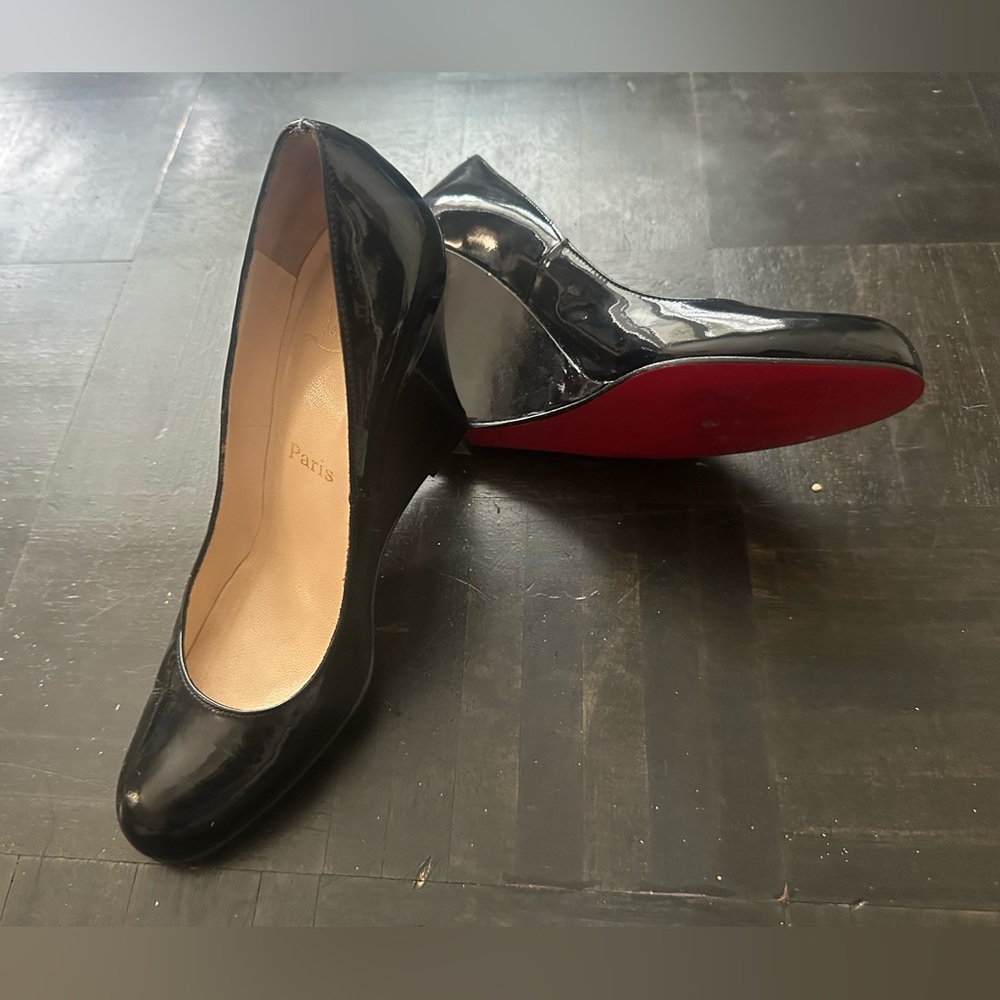 Christian Louboutin - Red Bottom Heels!!
Received many compliments!! 🥰